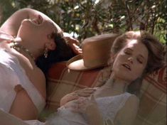 Бриджит Фонда показала голую грудь в фильме «Дорога на Вэлвилл» фото #8