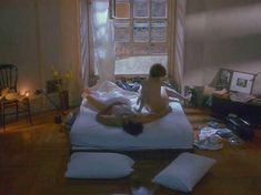 Голая Бриджит Фонда в фильме «Одинокая белая женщина» фото #7