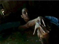 Голая Брижит Бако в фильме «Смертельный прилив» фото #4