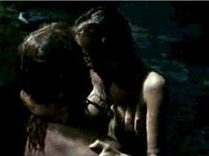 Голая Брижит Бако в фильме «Смертельный прилив» фото #10