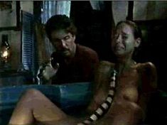 Голая Брижит Бако в фильме «Смертельный прилив» фото #19