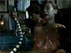 Голая Брижит Бако в фильме «Смертельный прилив» фото #20