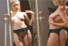 Голая Брэнди Дэвис в сериале «Эротические признания» фото #6