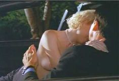 Голая Брэнди Дэвис в сериале «Эротические признания» фото #10