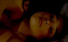 Голая Ваина Джоканте в фильме «Выжить» фото #8