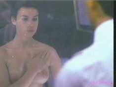 Голая Валери Каприски в фильме «Афродита» фото #4