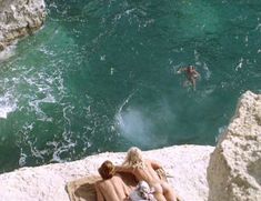 Голая Валери Кеннессен в фильме «Летние любовники» фото #1