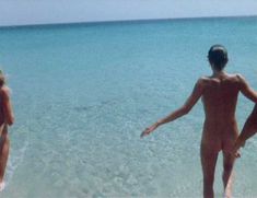 Голая Валери Кеннессен в фильме «Летние любовники» фото #5