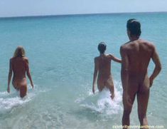 Голая Валери Кеннессен в фильме «Летние любовники» фото #6