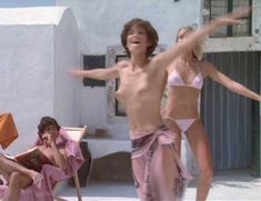 Голая Валери Кеннессен в фильме «Летние любовники» фото #9