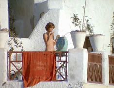 Голая Валери Кеннессен в фильме «Летние любовники» фото #18