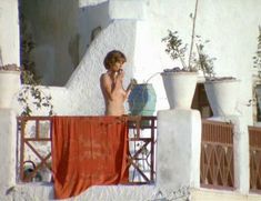 Голая Валери Кеннессен в фильме «Летние любовники» фото #19