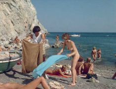 Голая Валери Кеннессен в фильме «Летние любовники» фото #20