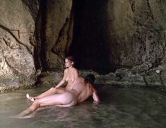 Голая Валери Кеннессен в фильме «Летние любовники» фото #25