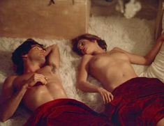 Голая Валери Кеннессен в фильме «Летние любовники» фото #30