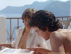 Голая Валери Кеннессен в фильме «Летние любовники» фото #32