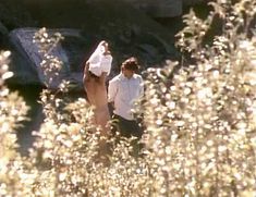 Красотка Венди Крюсон оголила грудь и попу в фильме Getting Married in Buffalo Jump