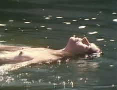 Красотка Венди Крюсон оголила грудь и попу в фильме Getting Married in Buffalo Jump