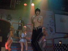 Шикарная голая грудь Венди Хэмилтон в фильме «Проект Даллас» фото #2