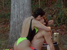 Шикарная голая грудь Венди Хэмилтон в фильме «Проект Даллас» фото #5