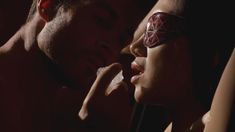 Голая Вики Чейз в сериале «Подчинение» фото #2