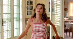 Полностью голая Виктория Абриль в фильме «Проклятый газон» фото #8