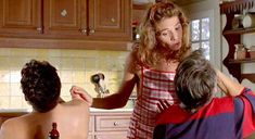 Полностью голая Виктория Абриль в фильме «Проклятый газон» фото #10