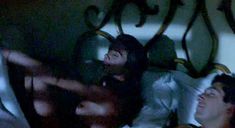 Полностью голая Виктория Абриль в фильме «Проклятый газон» фото #20