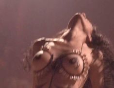 Голая Вина Бидаша в фильме «Первые 9 1.2 недель» фото #1