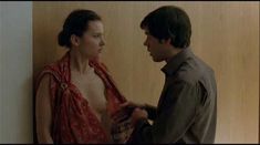 Голая грудь Виржини Ледуайен в фильме Shall We Kiss фото #1