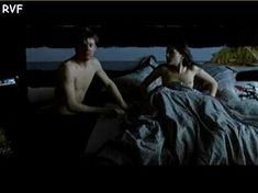 Голая грудь Виржини Ледуайен в фильме «В самое сердце» фото #2