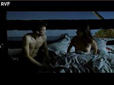 Голая грудь Виржини Ледуайен в фильме «В самое сердце» фото #3