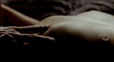 Голая грудь Виржини Ледуайен в фильме «Каждый хочет любить» фото #2