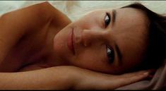 Голая грудь Виржини Ледуайен в фильме «Каждый хочет любить» фото #4