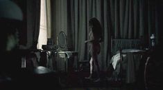 красивая Виттория Пуччини оголила грудь и попу в фильме «Кронпринц Рудольф» фото #5