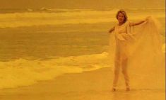 Голая Габриель Лазюр в фильме «Прекрасная пленница» фото #9