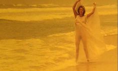 Голая Габриель Лазюр в фильме «Прекрасная пленница» фото #11