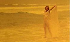 Голая Габриель Лазюр в фильме «Прекрасная пленница» фото #12