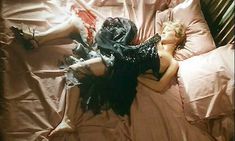 Голая Габриель Лазюр в фильме «Прекрасная пленница» фото #17