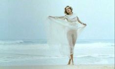 Голая Габриель Лазюр в фильме «Прекрасная пленница» фото #23