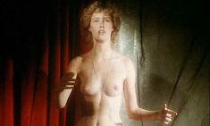 Голая Габриель Лазюр в фильме «Прекрасная пленница» фото #26