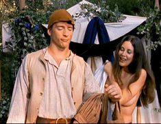 Голая Габриэлла Холл в порнофильме «Девственницы Шервудского леса» фото #4