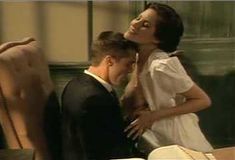 Голая Габриэлла Холл в сериале «Эротические признания» фото #19