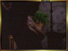 Голая Габриэлла Холл в сериале «Эротические признания» фото #25