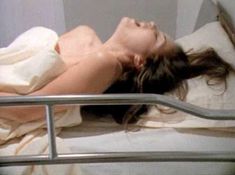 Голая Габриэлла Холл в фильме «Сексетные материалы. Инопланетная эротика»