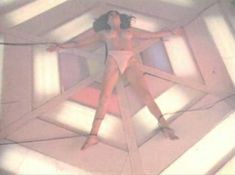 Голая Габриэлла Холл в фильме «Сексетные материалы. Инопланетная эротика»