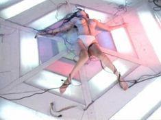 Голая Габриэлла Холл в фильме «Сексетные материалы. Инопланетная эротика»