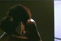 Голая Глория Рубен в фильме «В капкане» фото #14