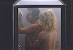 Голая грудь Голди Хоун в фильме «Лучшие друзья» фото #3