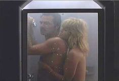 Голая грудь Голди Хоун в фильме «Лучшие друзья» фото #4